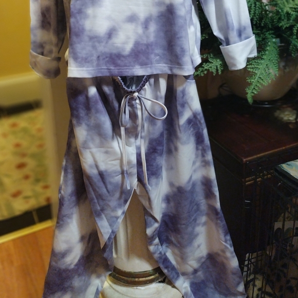 New Tye Dye Lounging Set - Picture 9 of 16